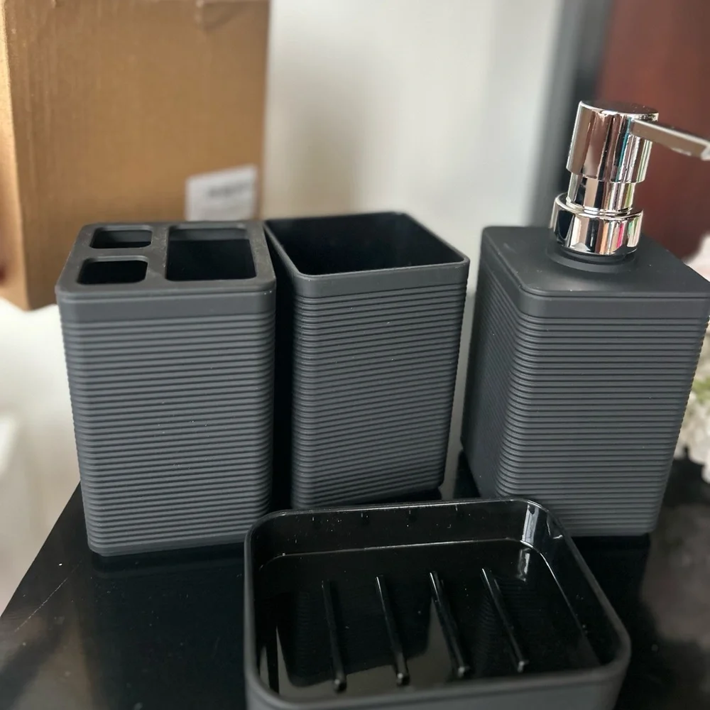 4 pieces Black Bathroom Accessory Set